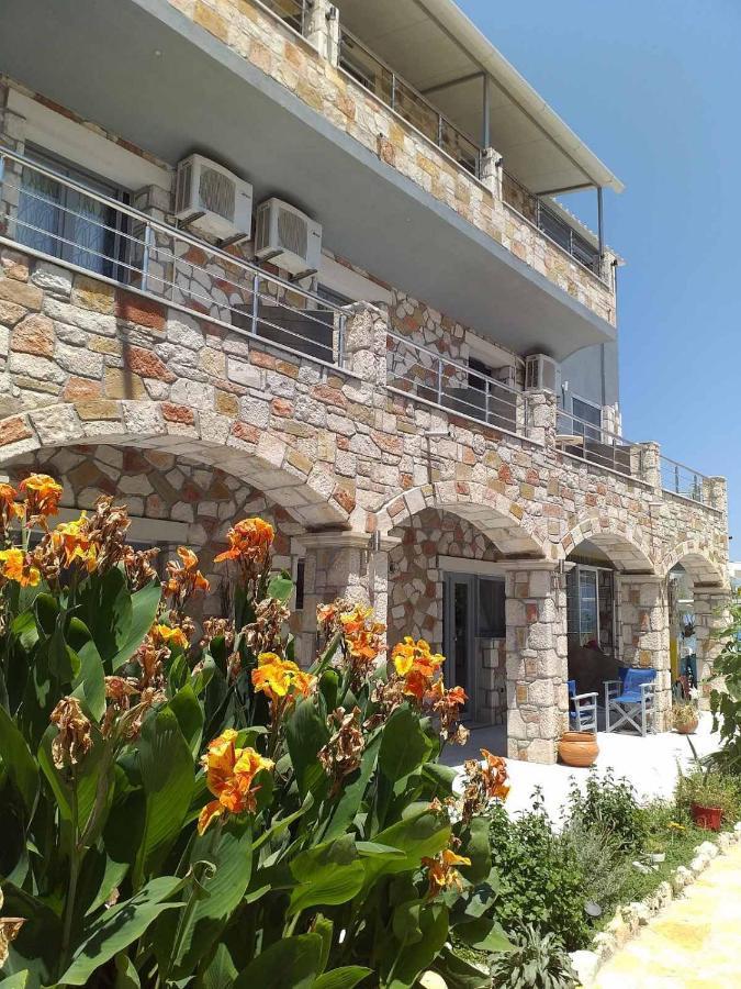 Golden Dolphin Studios&Apartments Alykes  Exterior foto